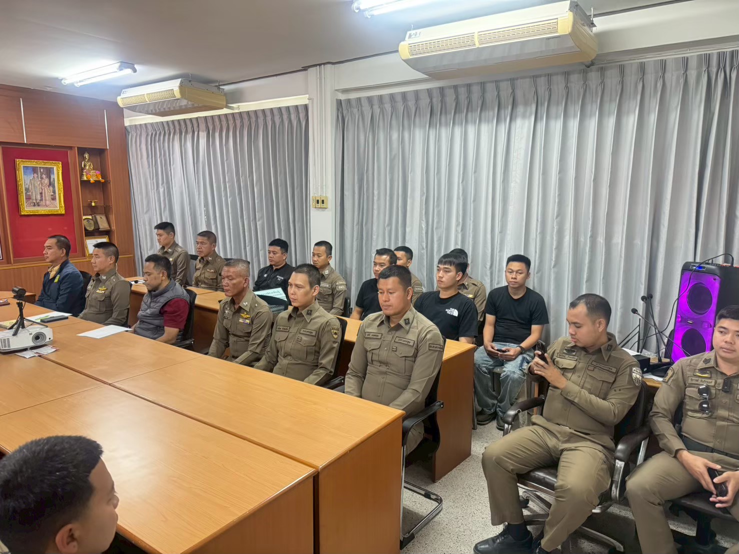 LINE_ALBUM_ประชุมประจำเดือน_260618_3